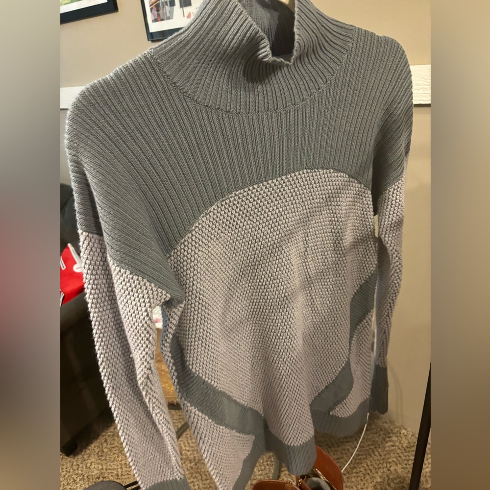 Lululemon Sweater / Grayish-Blue